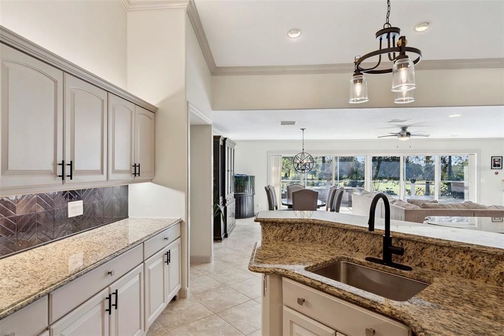 For Sale: $559,900 (3 beds, 2 baths, 2504 Square Feet)