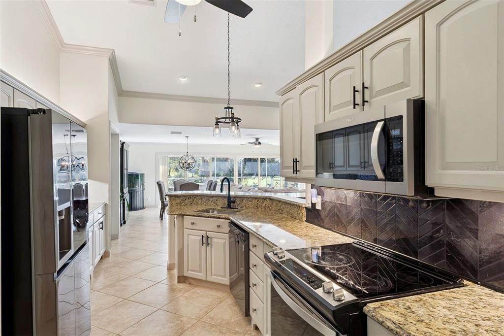 For Sale: $559,900 (3 beds, 2 baths, 2504 Square Feet)