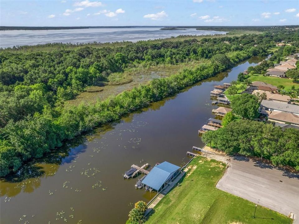 For Sale: $559,900 (3 beds, 2 baths, 2504 Square Feet)