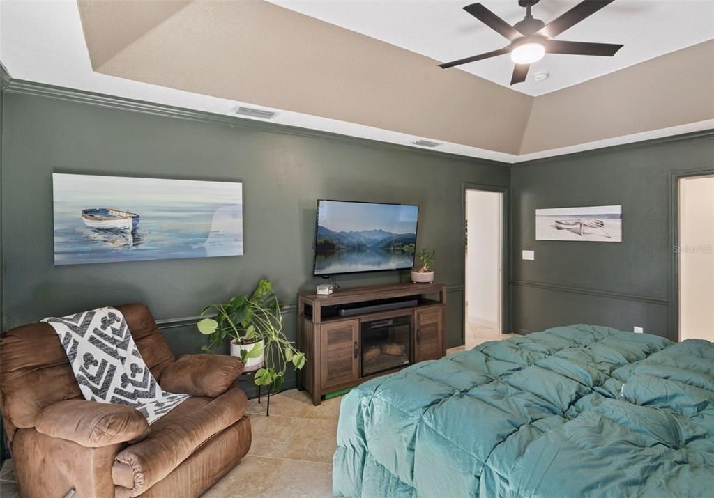 For Sale: $559,900 (3 beds, 2 baths, 2504 Square Feet)