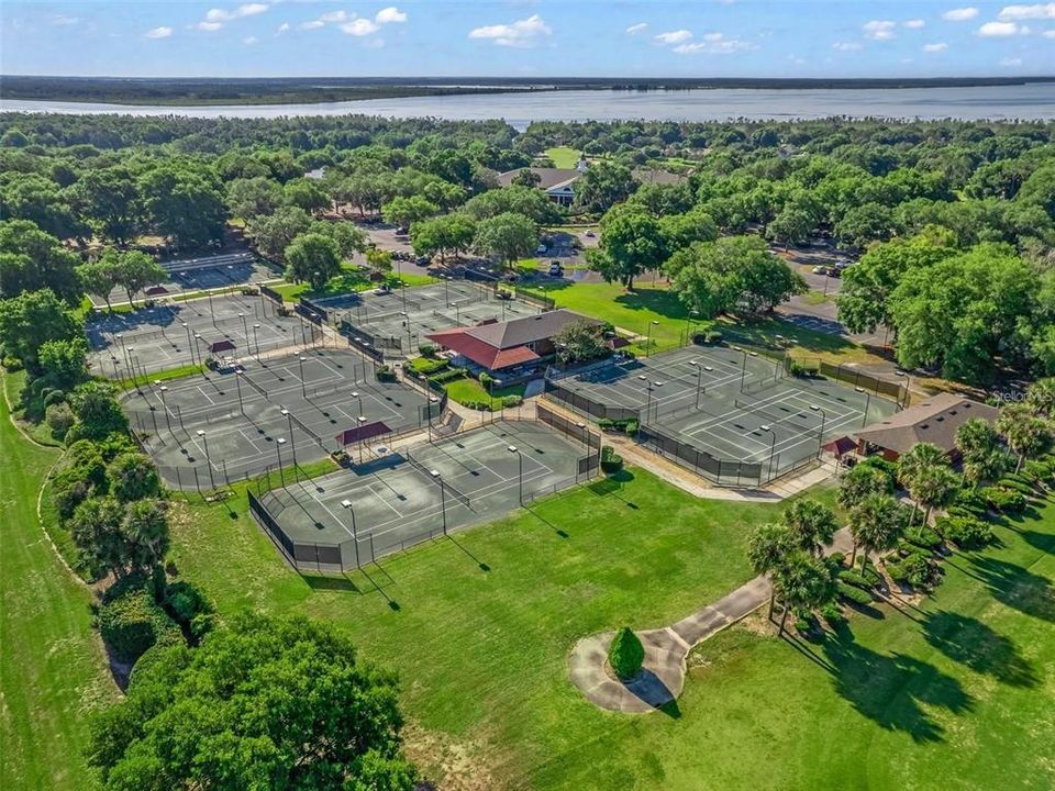 For Sale: $559,900 (3 beds, 2 baths, 2504 Square Feet)