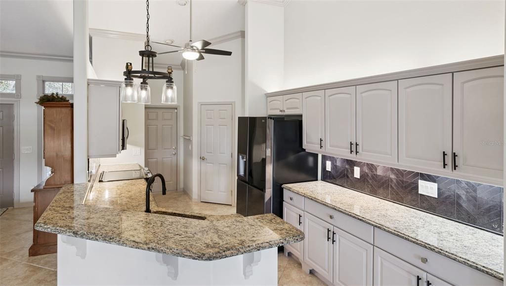 For Sale: $559,900 (3 beds, 2 baths, 2504 Square Feet)