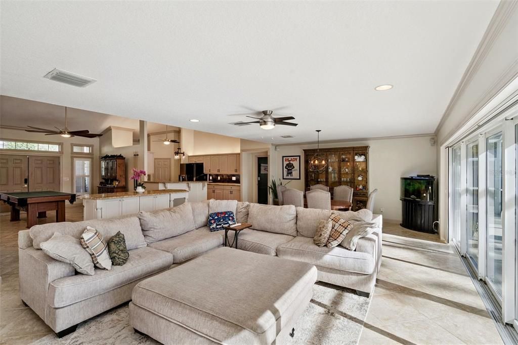 For Sale: $559,900 (3 beds, 2 baths, 2504 Square Feet)