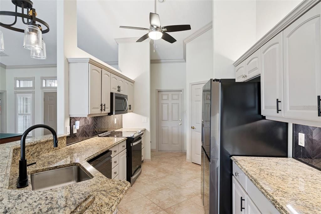 For Sale: $559,900 (3 beds, 2 baths, 2504 Square Feet)