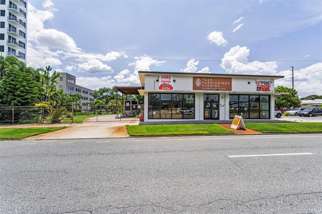 待售: $1,750,000 (0 贝兹, 0 浴室, 3700 平方英尺)