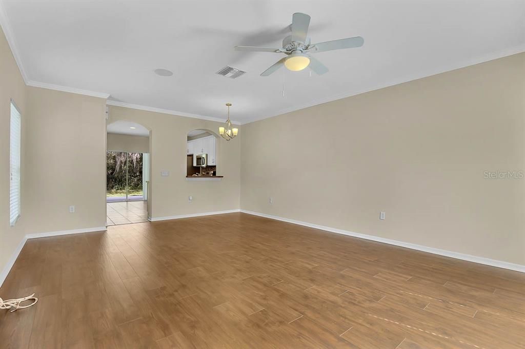 待售: $245,000 (2 贝兹, 2 浴室, 1248 平方英尺)