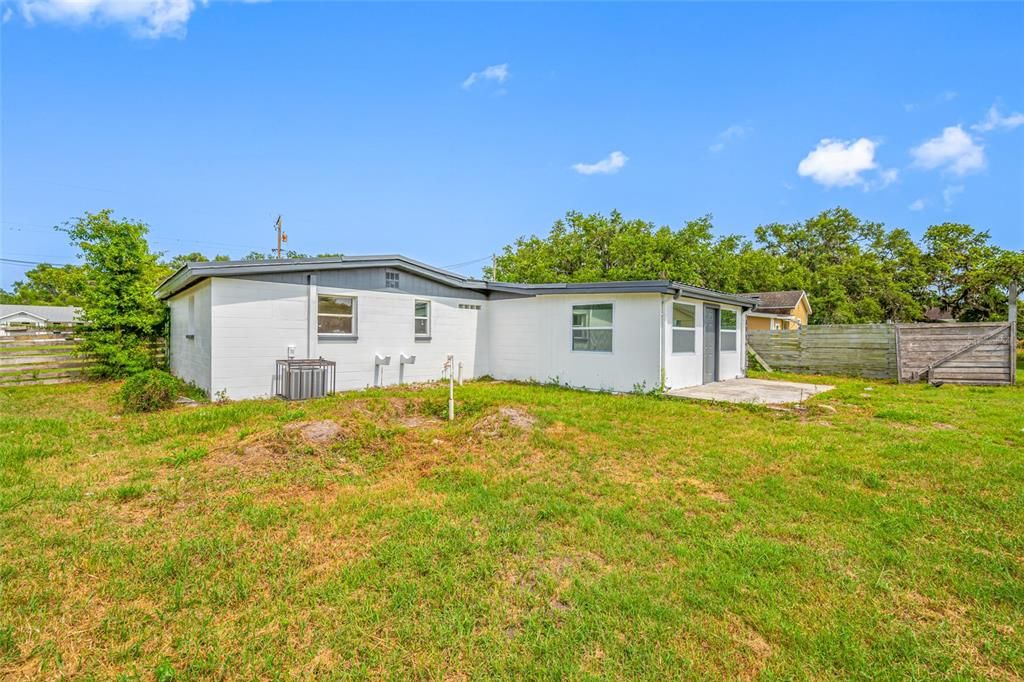 出租: $2,350 (4 贝兹, 2 浴室, 1375 平方英尺)