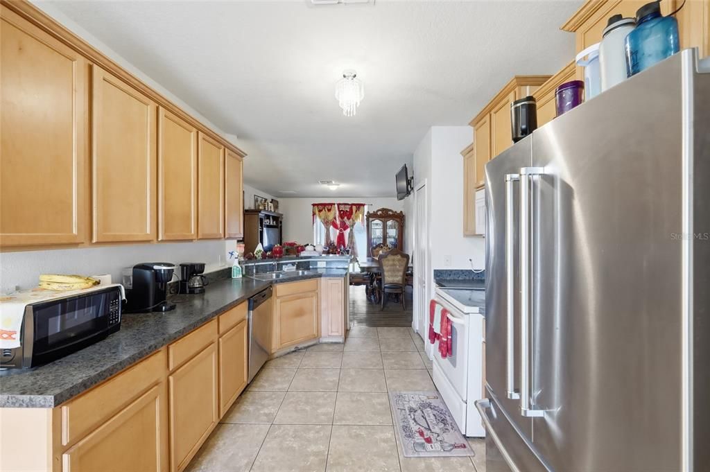 На продажу: $368,000 (4 спален, 2 ванн, 1549 Квадратных фут)