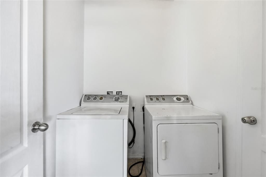 На продажу: $368,000 (4 спален, 2 ванн, 1549 Квадратных фут)