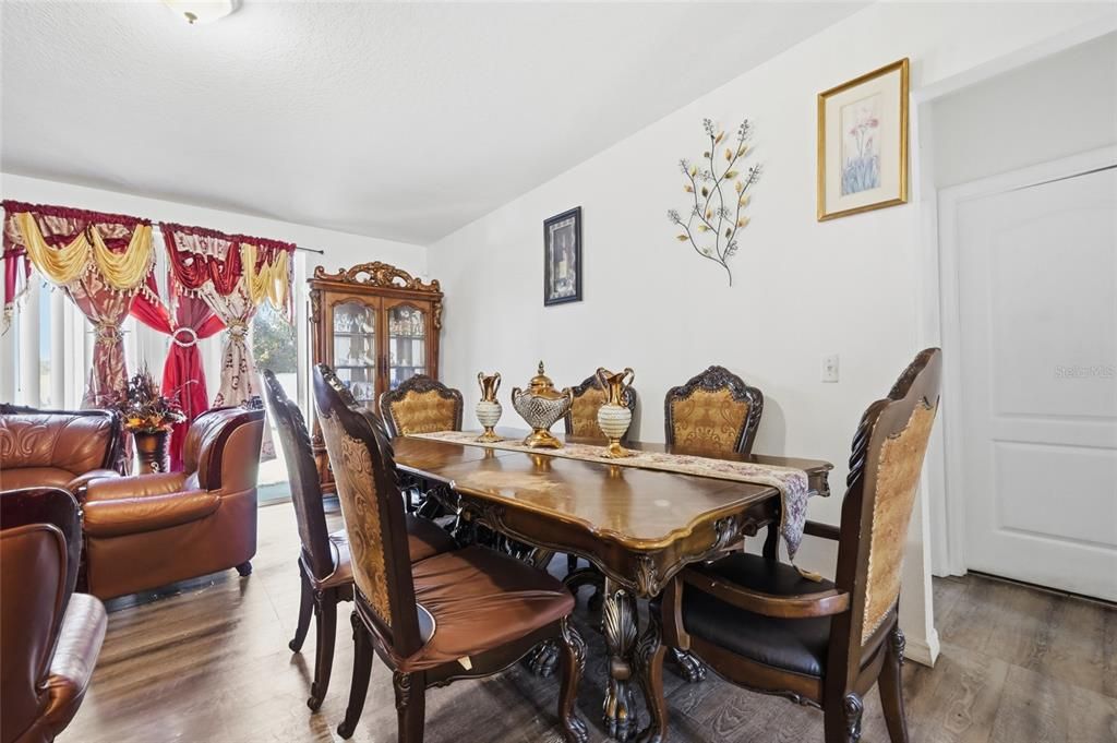 На продажу: $368,000 (4 спален, 2 ванн, 1549 Квадратных фут)