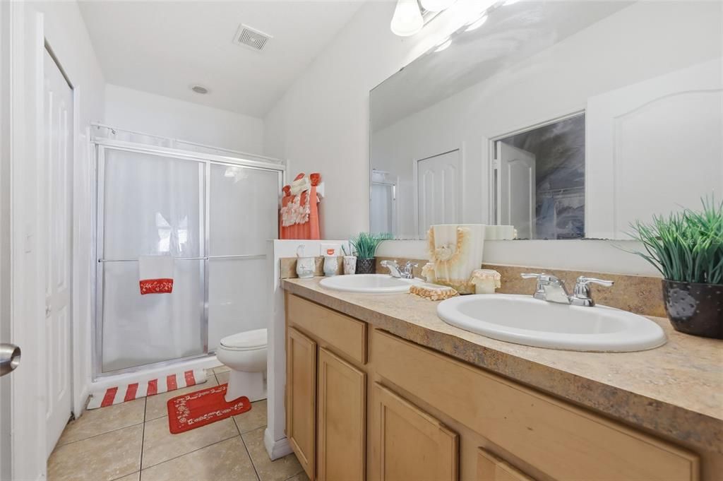 На продажу: $368,000 (4 спален, 2 ванн, 1549 Квадратных фут)