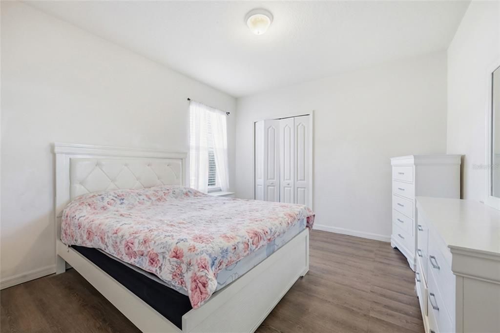 На продажу: $368,000 (4 спален, 2 ванн, 1549 Квадратных фут)