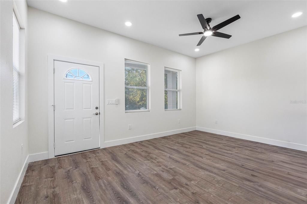 待售: $339,000 (2 贝兹, 2 浴室, 1200 平方英尺)