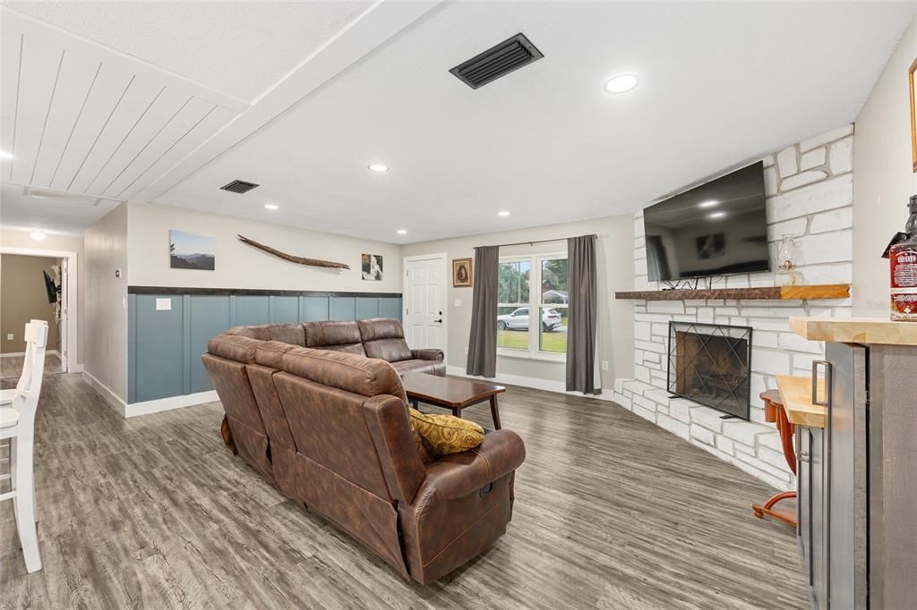 待售: $285,000 (3 贝兹, 2 浴室, 1288 平方英尺)