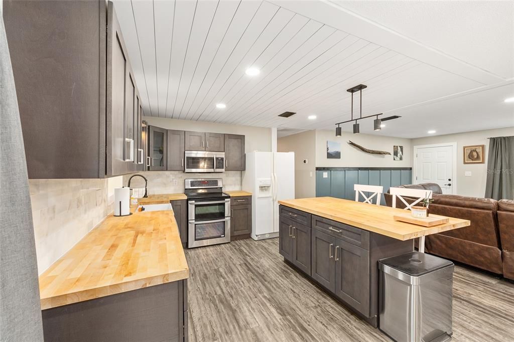 待售: $285,000 (3 贝兹, 2 浴室, 1288 平方英尺)