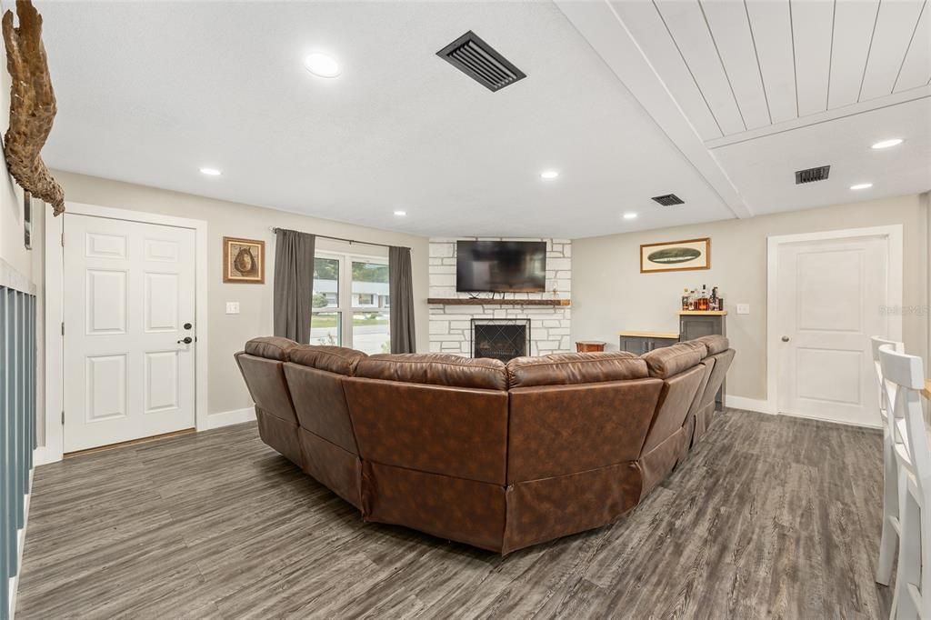 待售: $285,000 (3 贝兹, 2 浴室, 1288 平方英尺)