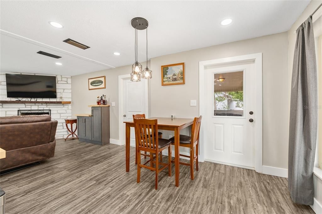 待售: $285,000 (3 贝兹, 2 浴室, 1288 平方英尺)