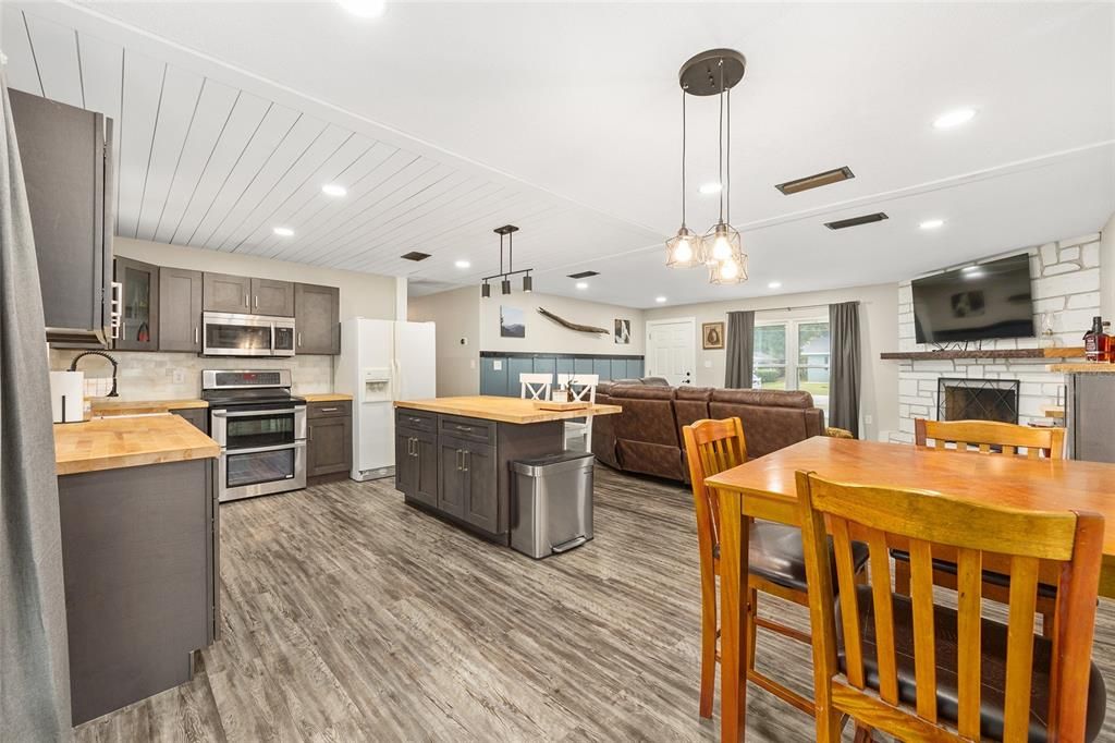 待售: $285,000 (3 贝兹, 2 浴室, 1288 平方英尺)