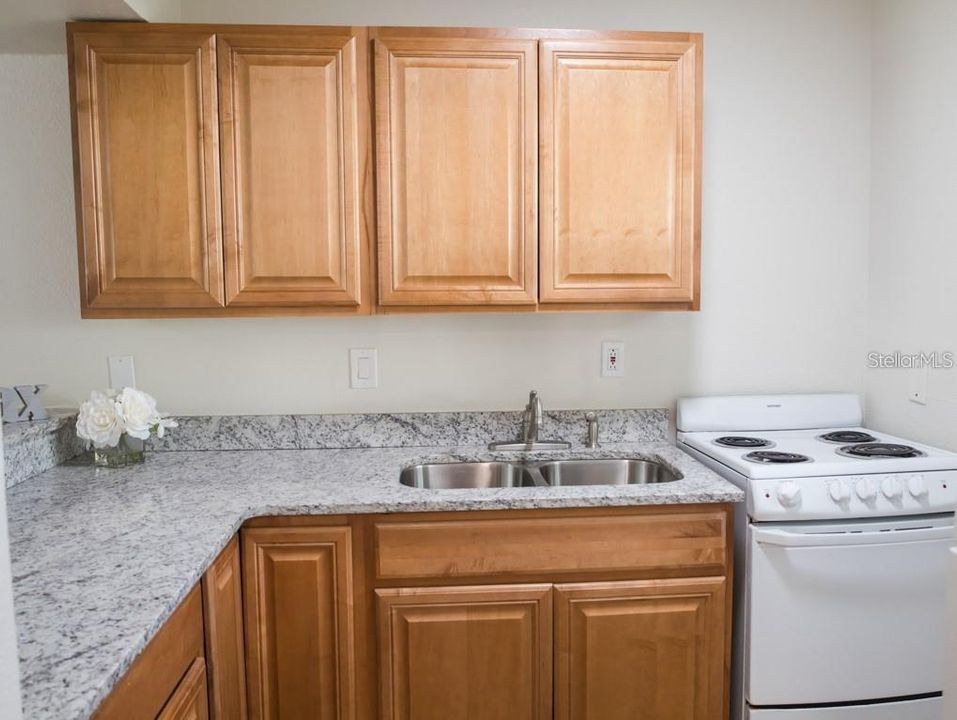 На продажу: $79,000 (2 спален, 1 ванн, 900 Квадратных фут)