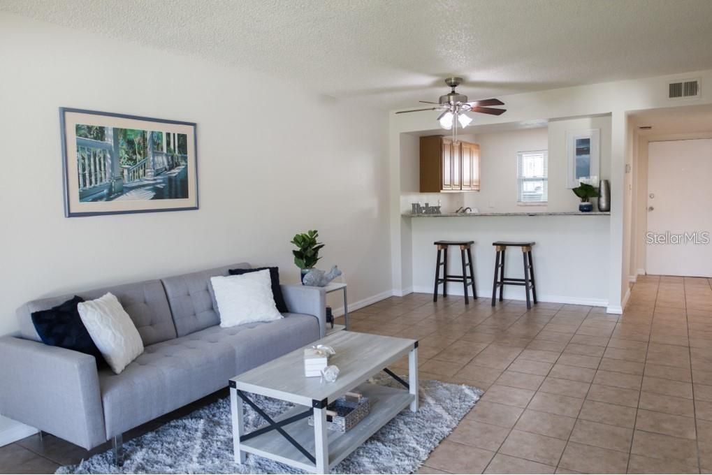 На продажу: $79,000 (2 спален, 1 ванн, 900 Квадратных фут)