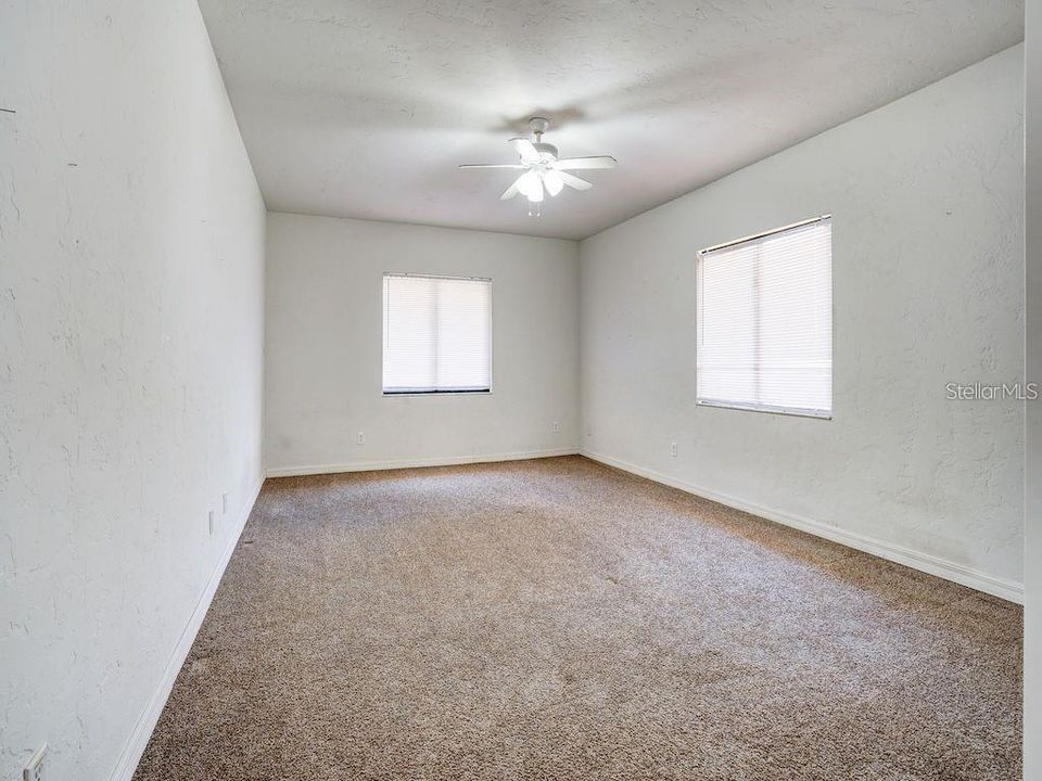 En Venta: $355,000 (3 camas, 2 baños, 2750 Pies cuadrados)