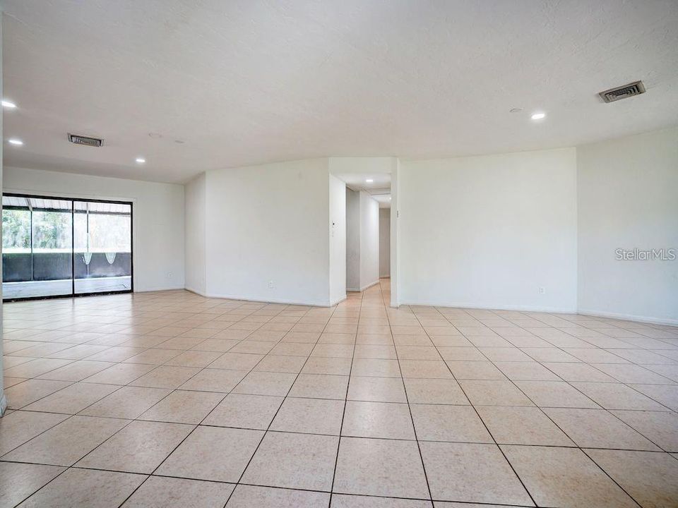 En Venta: $355,000 (3 camas, 2 baños, 2750 Pies cuadrados)