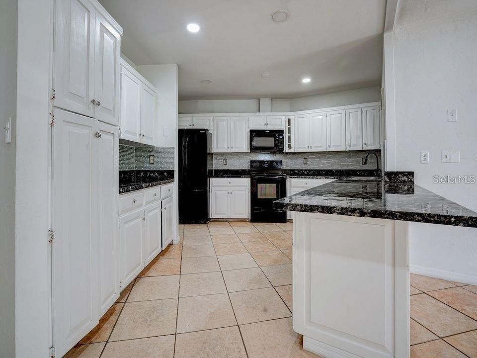 En Venta: $355,000 (3 camas, 2 baños, 2750 Pies cuadrados)