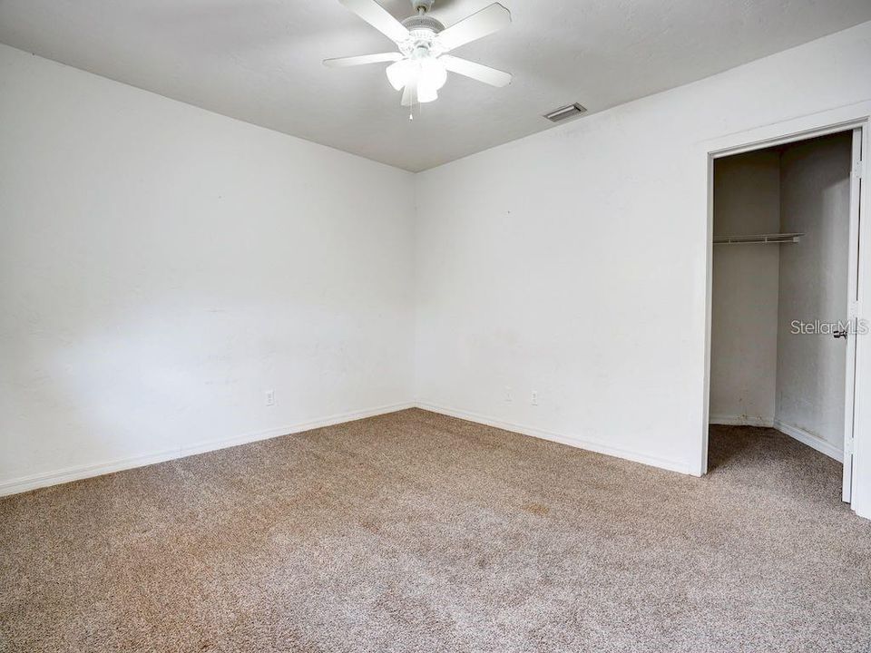 En Venta: $355,000 (3 camas, 2 baños, 2750 Pies cuadrados)