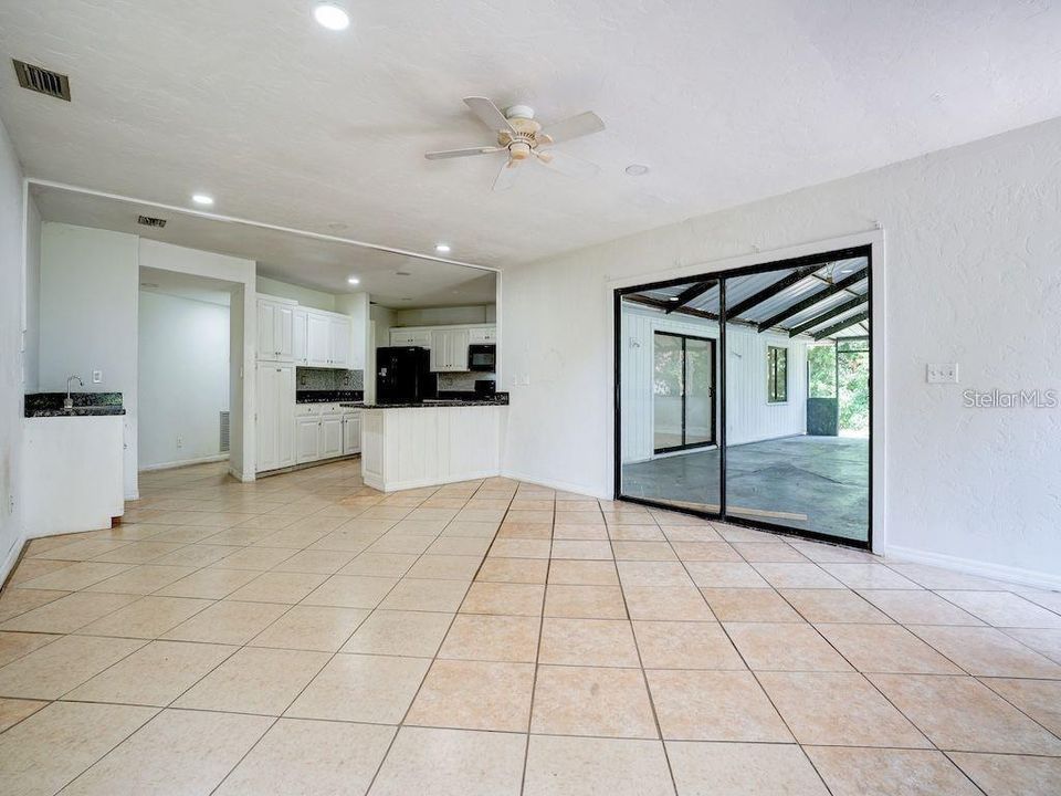 En Venta: $355,000 (3 camas, 2 baños, 2750 Pies cuadrados)