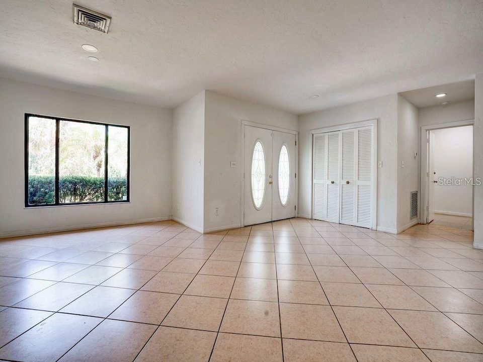 En Venta: $355,000 (3 camas, 2 baños, 2750 Pies cuadrados)