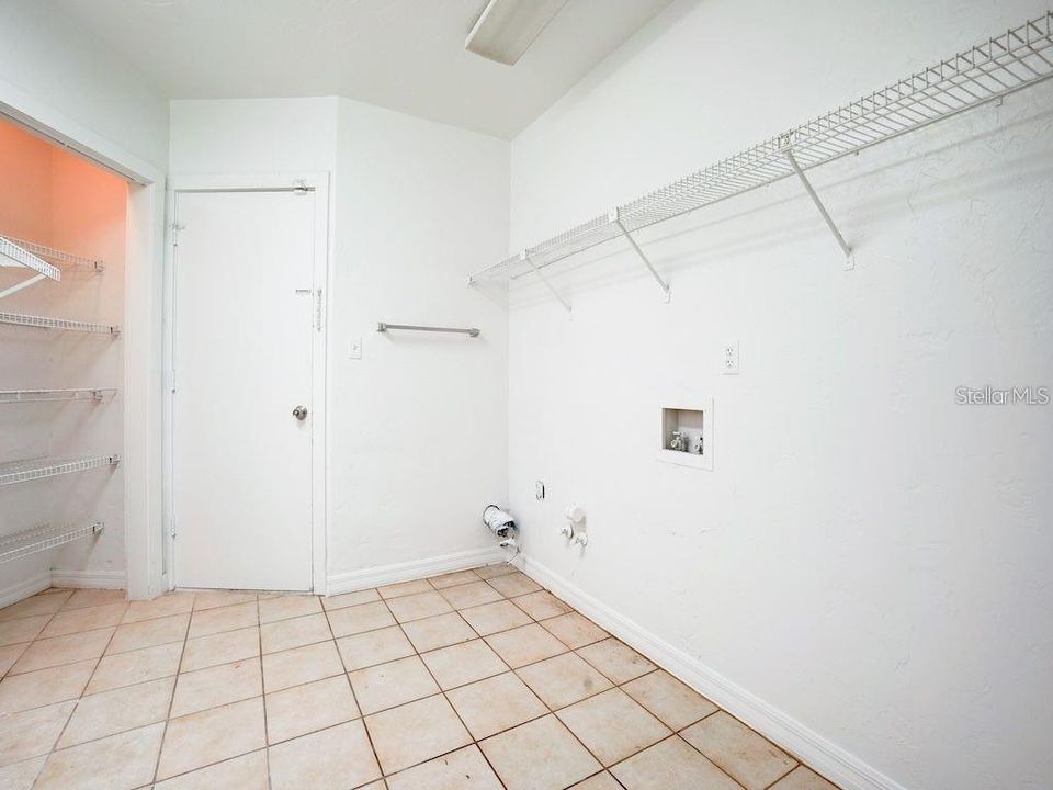 En Venta: $355,000 (3 camas, 2 baños, 2750 Pies cuadrados)