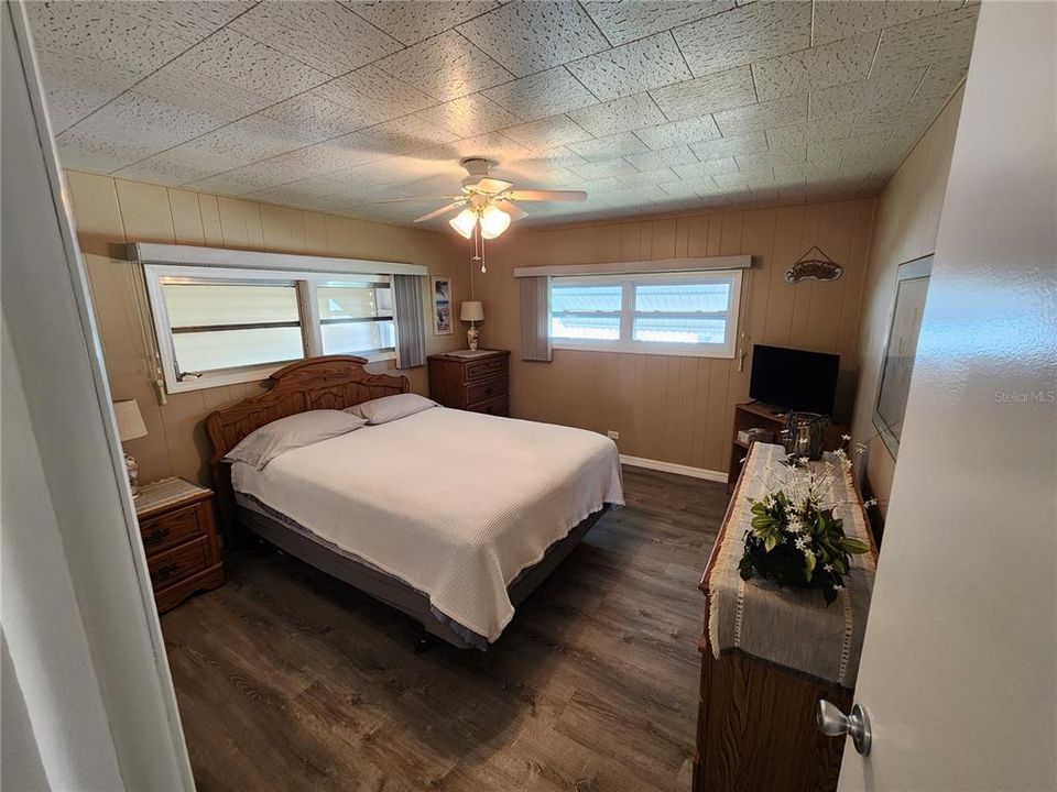 待售: $184,500 (2 贝兹, 2 浴室, 996 平方英尺)