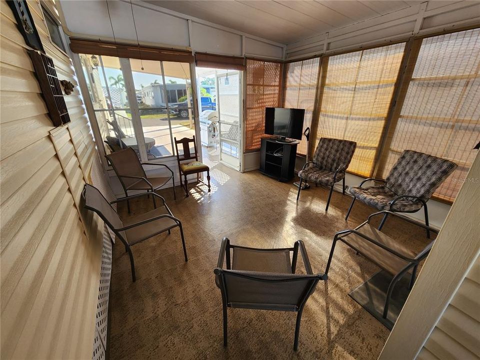 待售: $184,500 (2 贝兹, 2 浴室, 996 平方英尺)