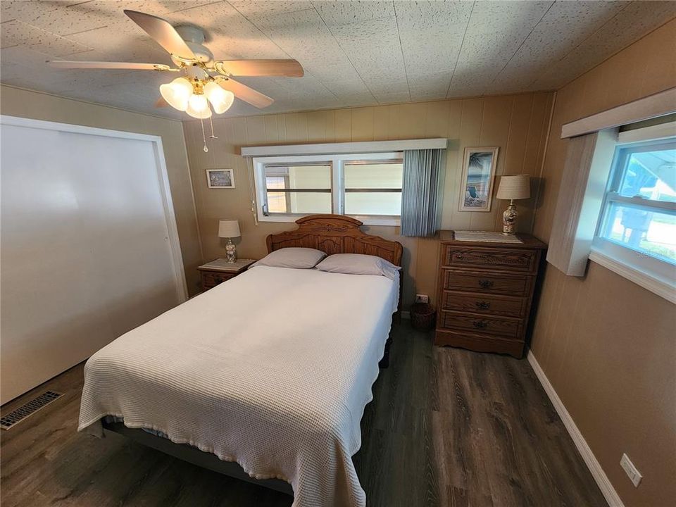 待售: $184,500 (2 贝兹, 2 浴室, 996 平方英尺)