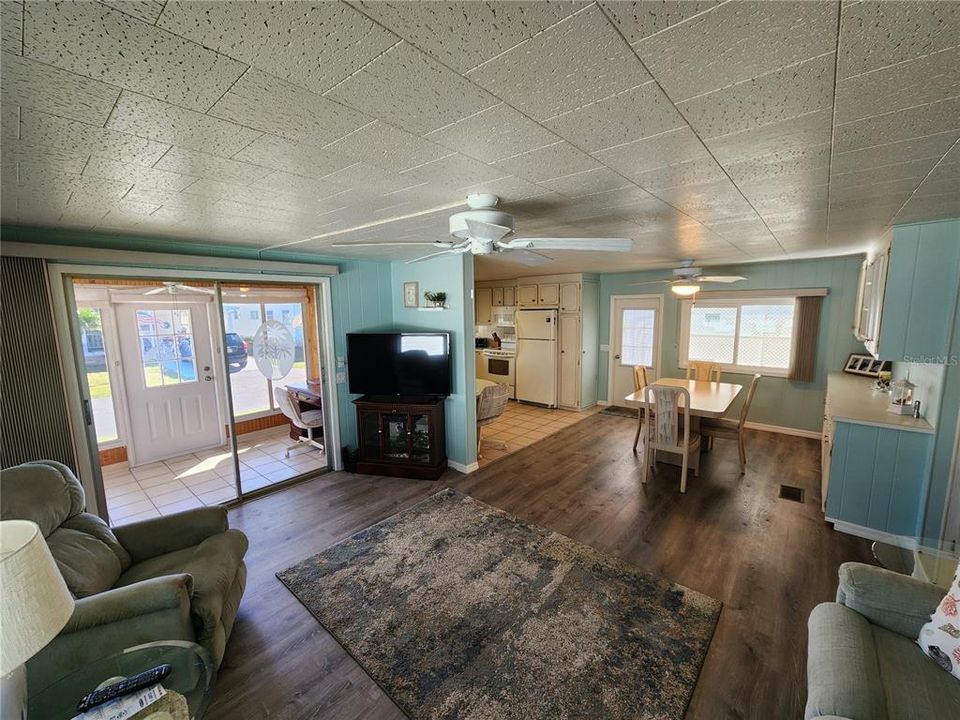 待售: $184,500 (2 贝兹, 2 浴室, 996 平方英尺)