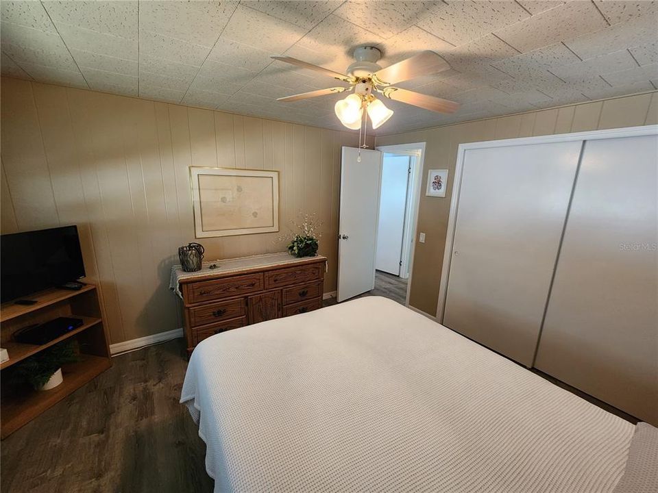 待售: $184,500 (2 贝兹, 2 浴室, 996 平方英尺)