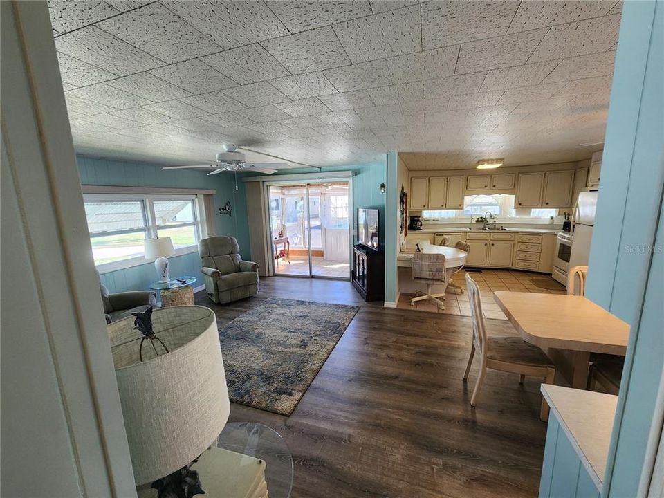 待售: $184,500 (2 贝兹, 2 浴室, 996 平方英尺)