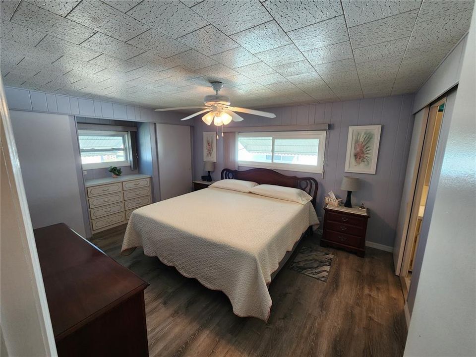 待售: $184,500 (2 贝兹, 2 浴室, 996 平方英尺)