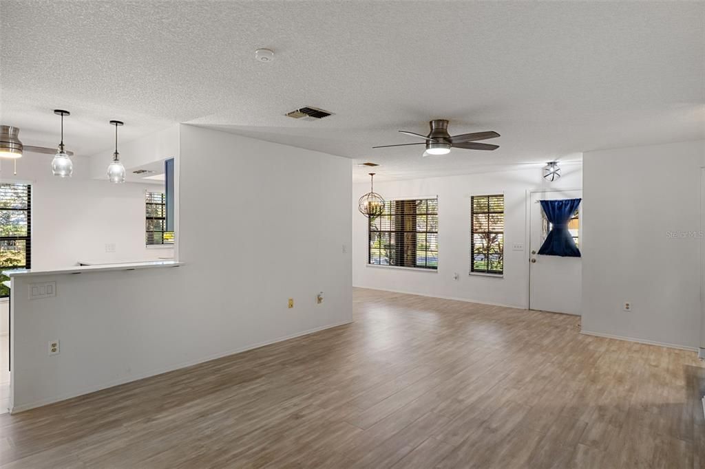 For Sale: $220,000 (2 beds, 2 baths, 1197 Square Feet)