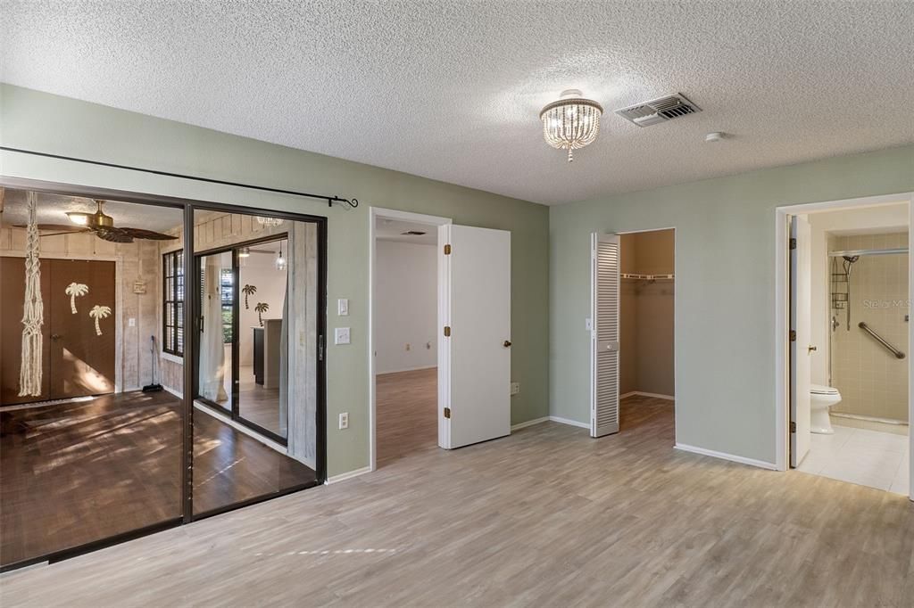 For Sale: $220,000 (2 beds, 2 baths, 1197 Square Feet)