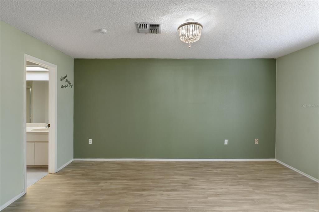 For Sale: $220,000 (2 beds, 2 baths, 1197 Square Feet)