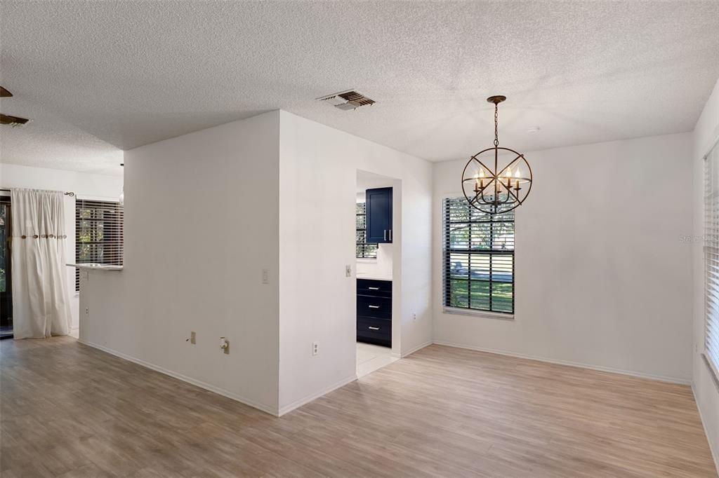 For Sale: $220,000 (2 beds, 2 baths, 1197 Square Feet)