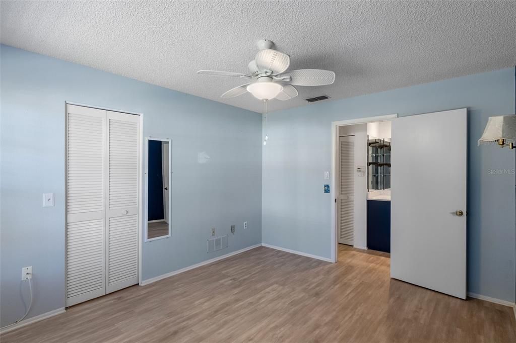 For Sale: $220,000 (2 beds, 2 baths, 1197 Square Feet)