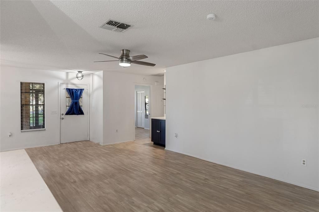 For Sale: $220,000 (2 beds, 2 baths, 1197 Square Feet)