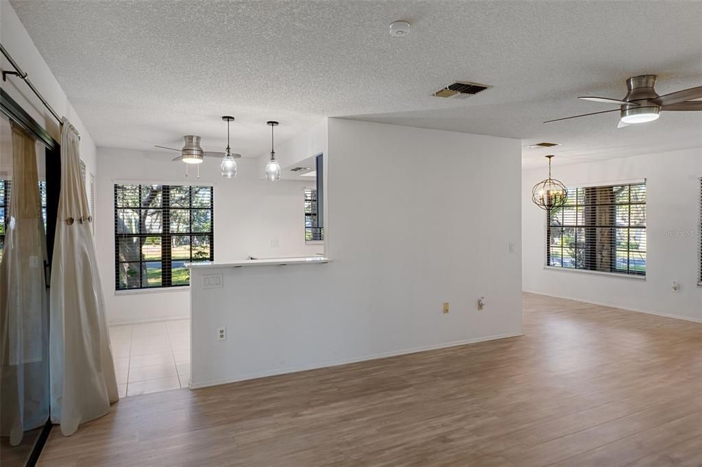 For Sale: $220,000 (2 beds, 2 baths, 1197 Square Feet)