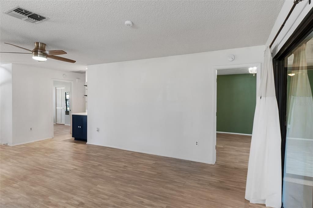 For Sale: $220,000 (2 beds, 2 baths, 1197 Square Feet)