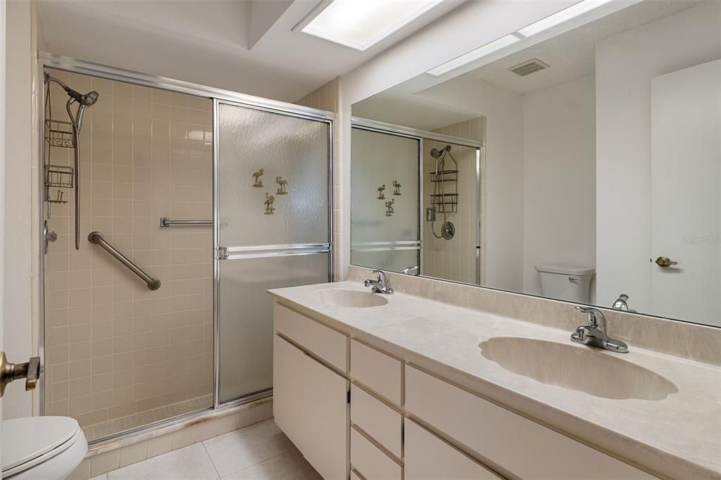 For Sale: $220,000 (2 beds, 2 baths, 1197 Square Feet)