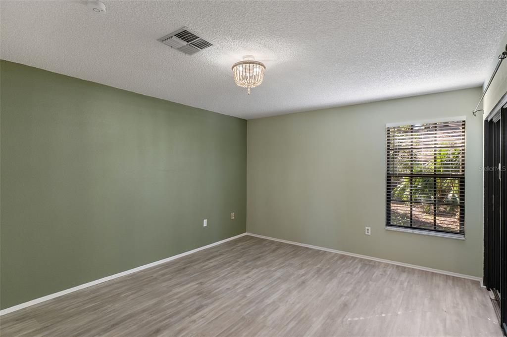 For Sale: $220,000 (2 beds, 2 baths, 1197 Square Feet)