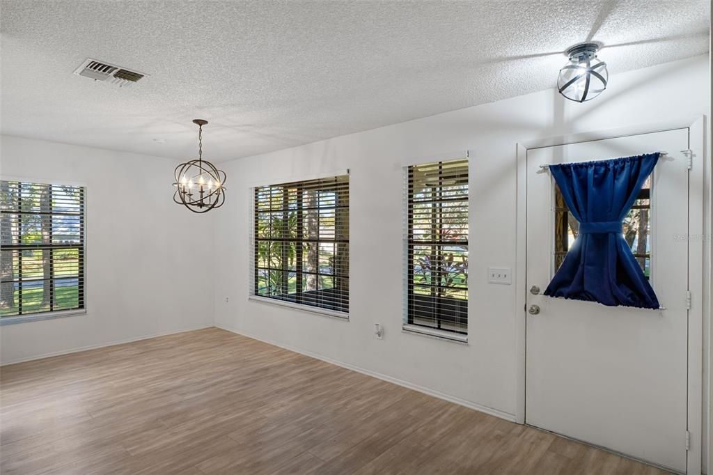 For Sale: $220,000 (2 beds, 2 baths, 1197 Square Feet)