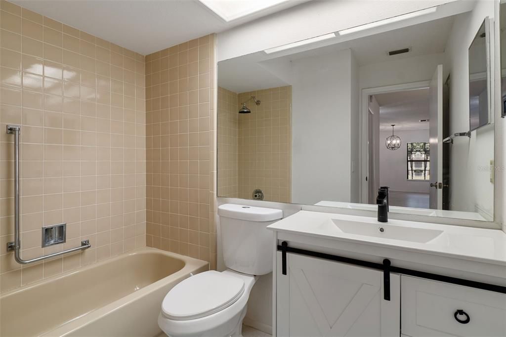 For Sale: $220,000 (2 beds, 2 baths, 1197 Square Feet)